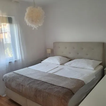 Roberta Apartment